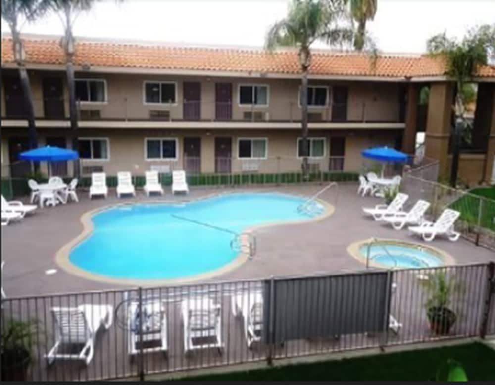 Travelodge By Wyndham Hemet Ca Ανέσεις φωτογραφία
