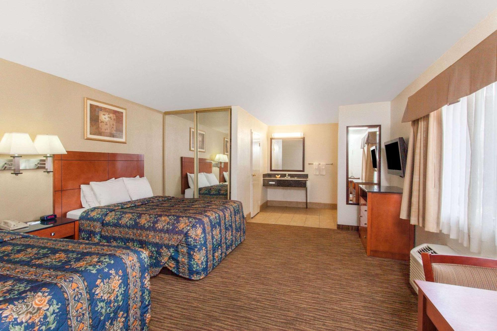 Travelodge By Wyndham Hemet Ca Εξωτερικό φωτογραφία